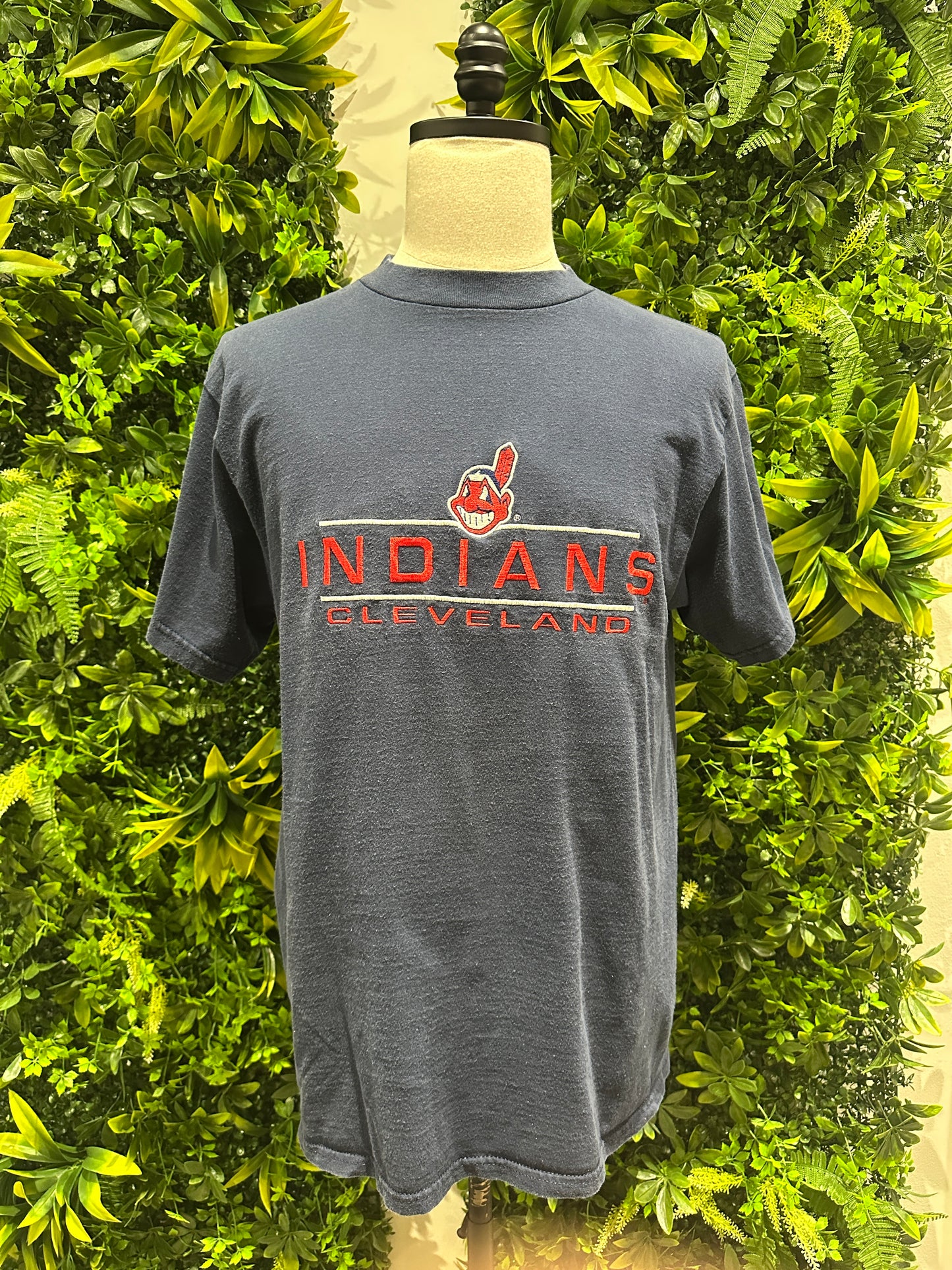 (Mens Large) 90s Cleveland Indians Spell-Out Shirt 007