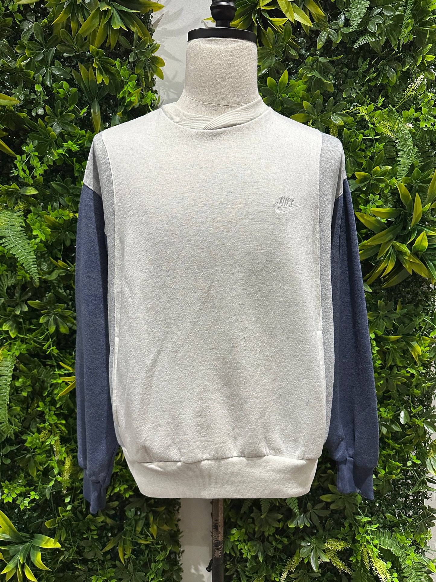 (Mens XL) 90s Nike White & Gray Sweater 007