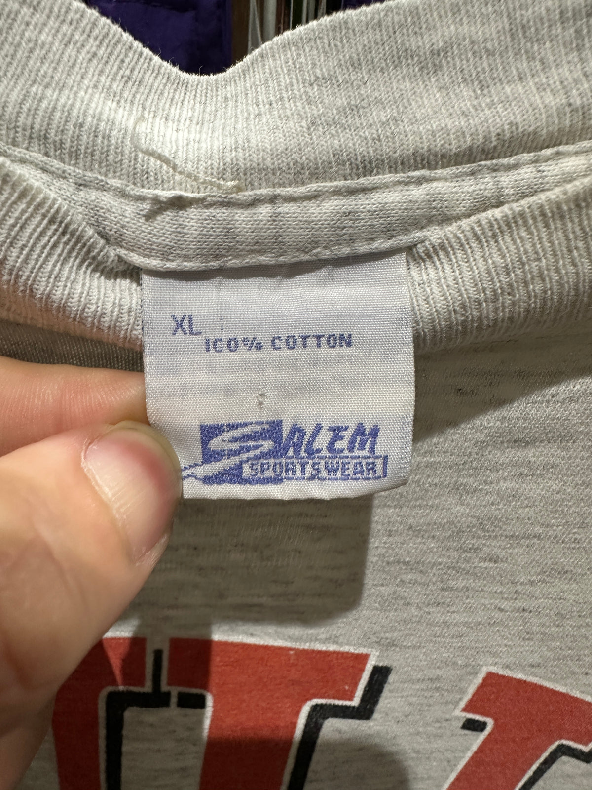 (Mens XL) 1990 Chicago Bulls Spell-Out Shirt 007