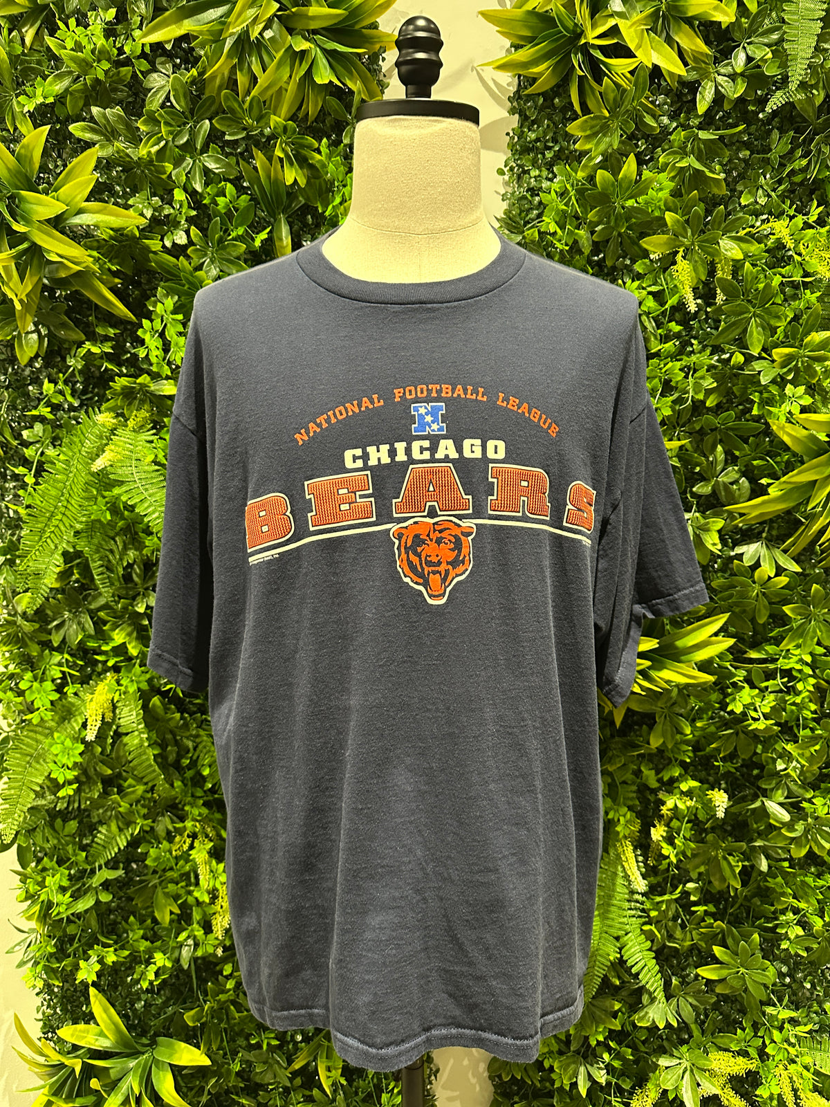 (Mens XL) 90s Chicago Bears Spell-Out Shirt 007