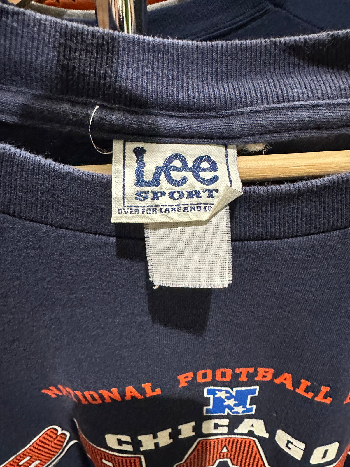 (Mens XL) 90s Chicago Bears Spell-Out Shirt 007