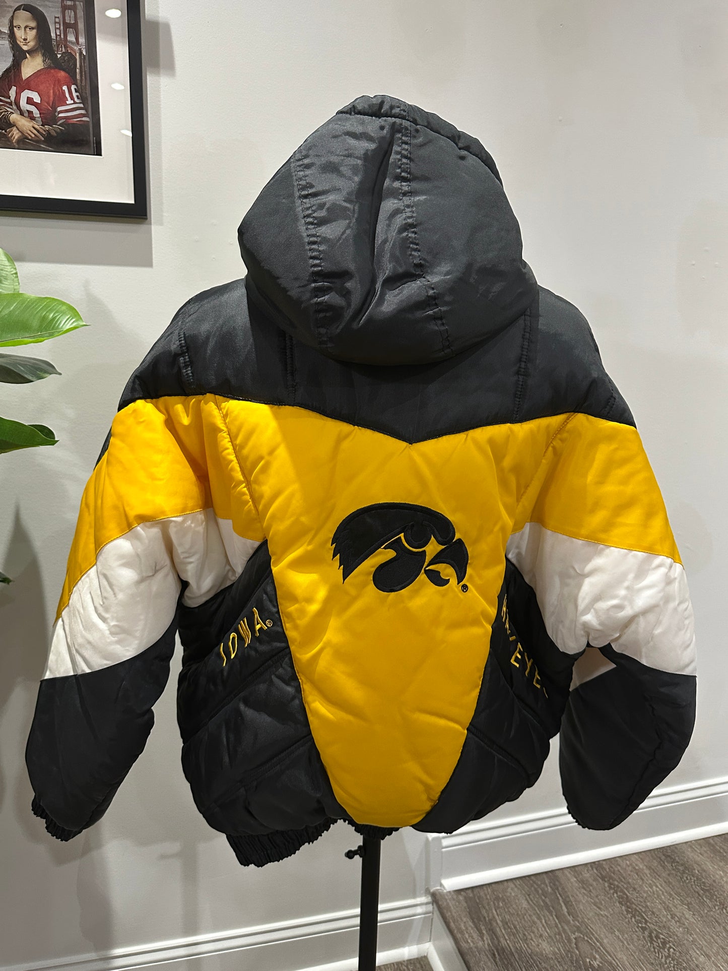 (Mens XL) 90s Iowa University Hawkeyes Jacket