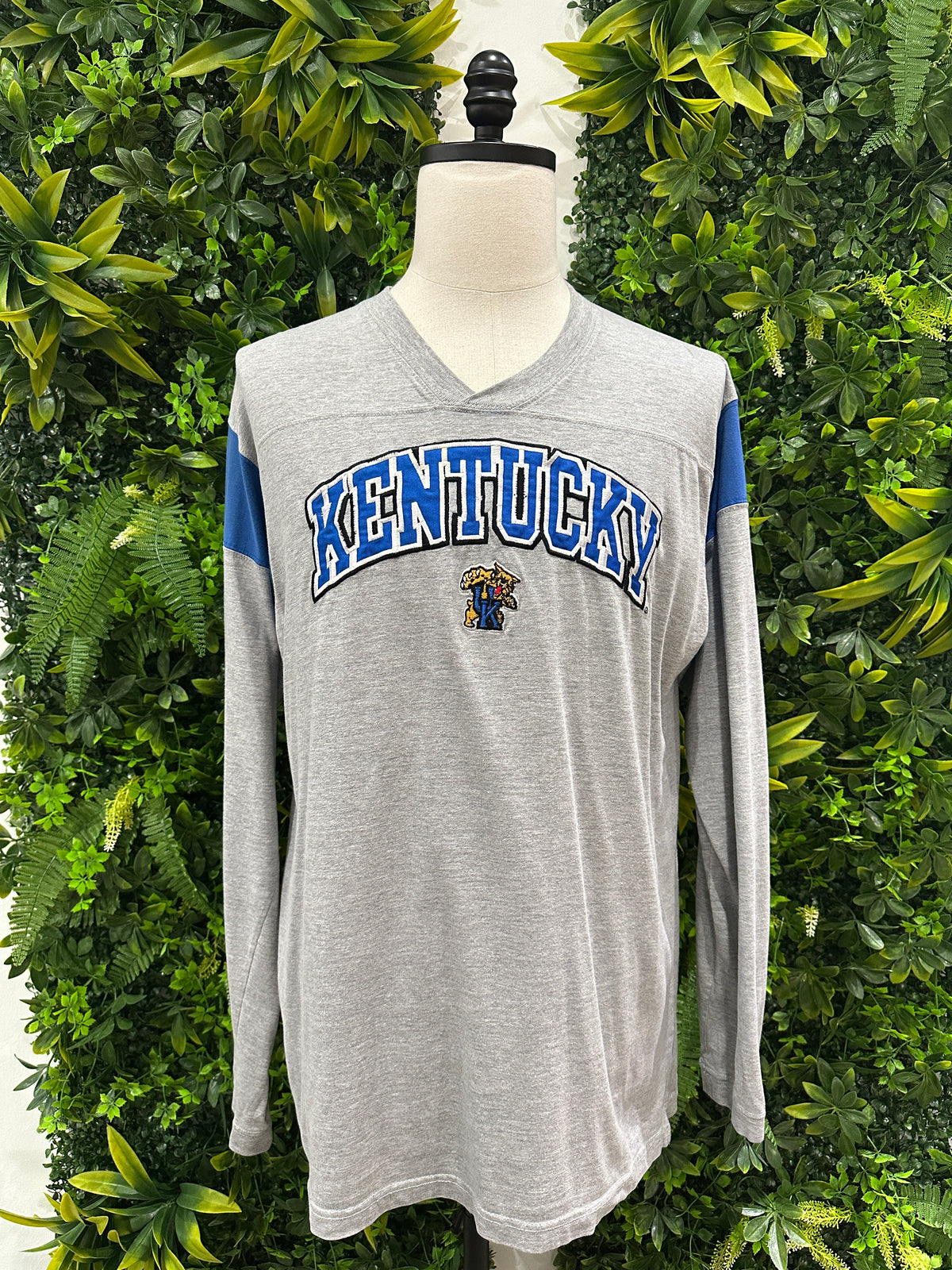 (Mens XL) 90s University of Kentucky Spell-Out Shirt 007