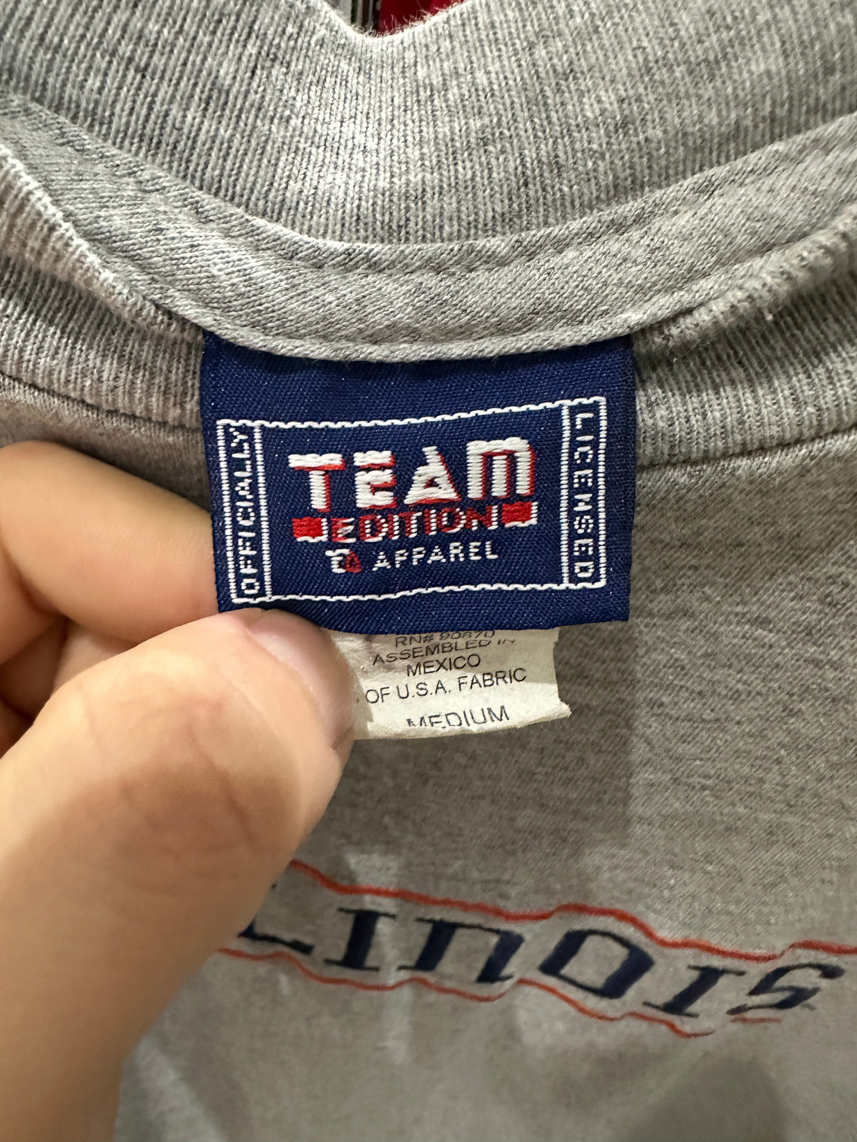 (Mens Medium) 90s University of Illinois Spell-Out Shirt 007