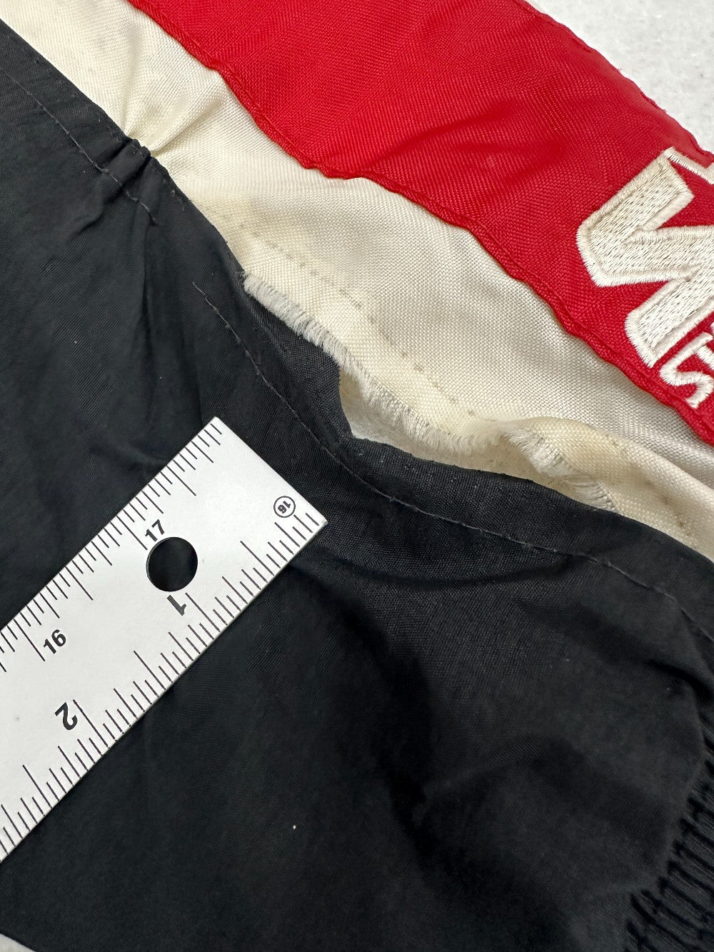 (Kids XL) Vintage 90s Chicago BlackHawks Starter Jacket|676