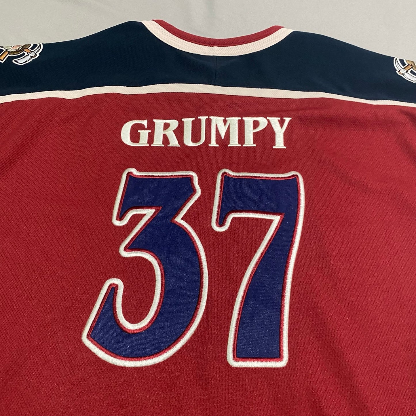 Grumpy Miners Hockey Jersey Mens Large Disney #37 Stitch Sewn Red Blue Dwarfs