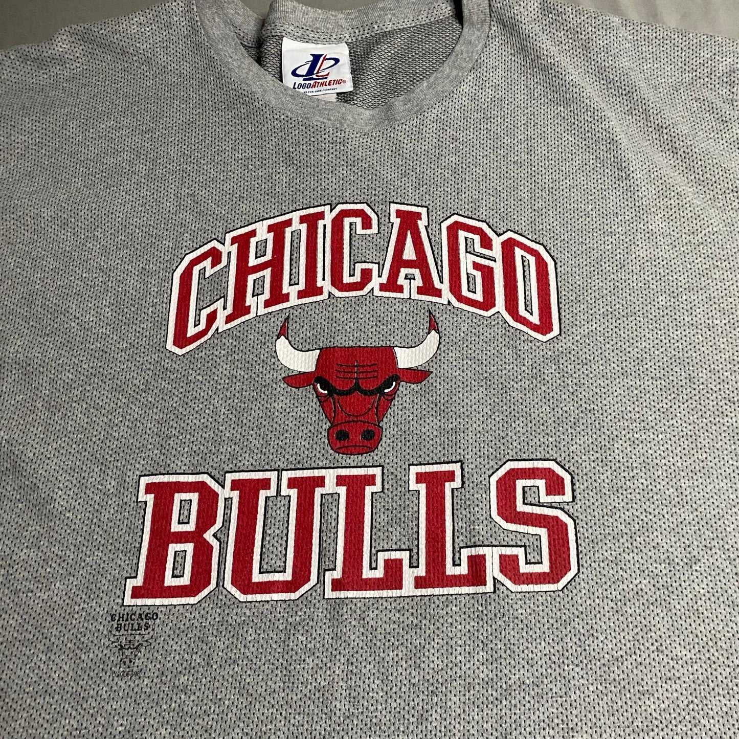 Vintage Chicago Bulls Shirt Mens XL Gray Logo Athletic Short Sleeve 90's NBA