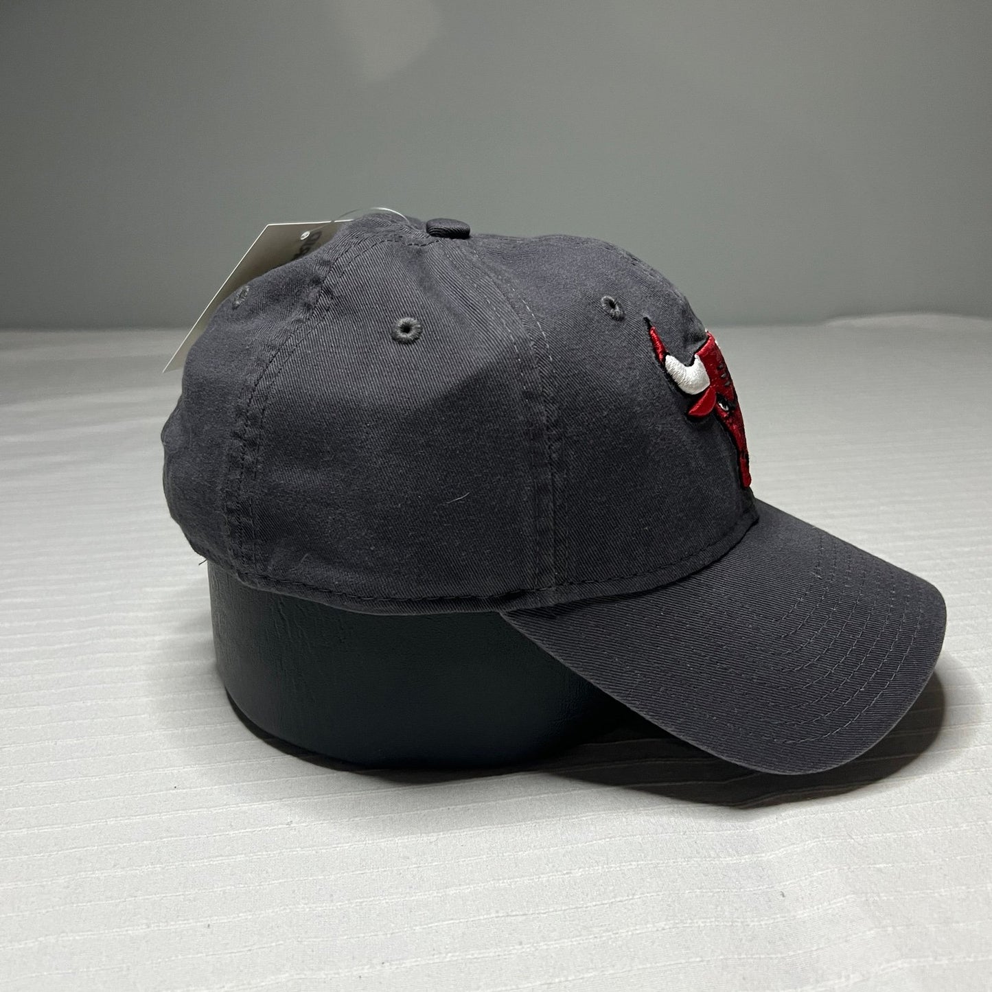 NWT Chicago Bulls New Era Hat Strapback Dad Cap Gray NBA