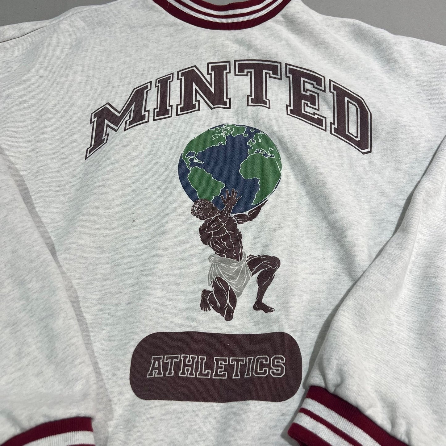 Vintage MINTED Athletics Crewneck Sweater Globe Mens XL Workout Gray Red