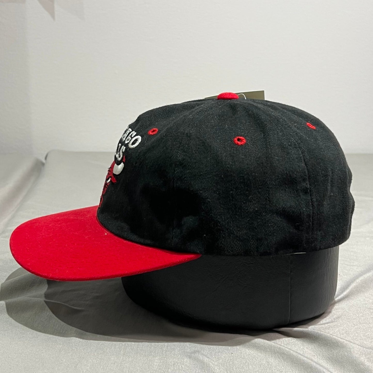 NWT Vintage 90's Chicago bulls Strapback Hat First Pick NBA Black Red