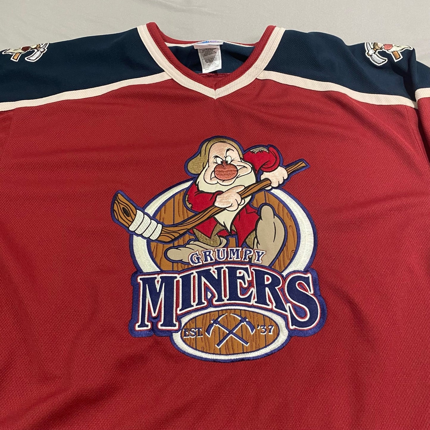 Grumpy Miners Hockey Jersey Mens Large Disney #37 Stitch Sewn Red Blue Dwarfs