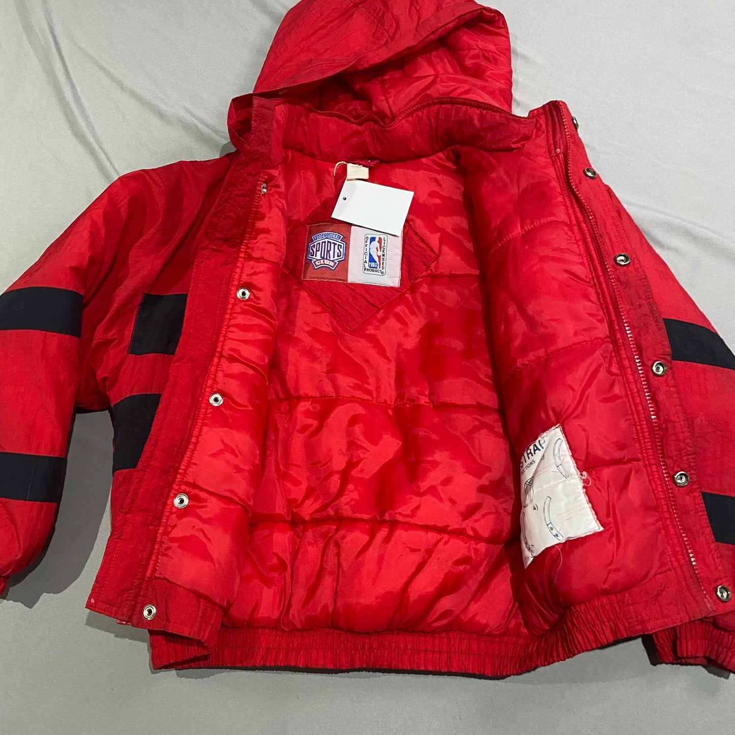 Vintage 90's Chicago Bulls Puffer Jacket Kids Medium 10-12 Coat NBA Red Black