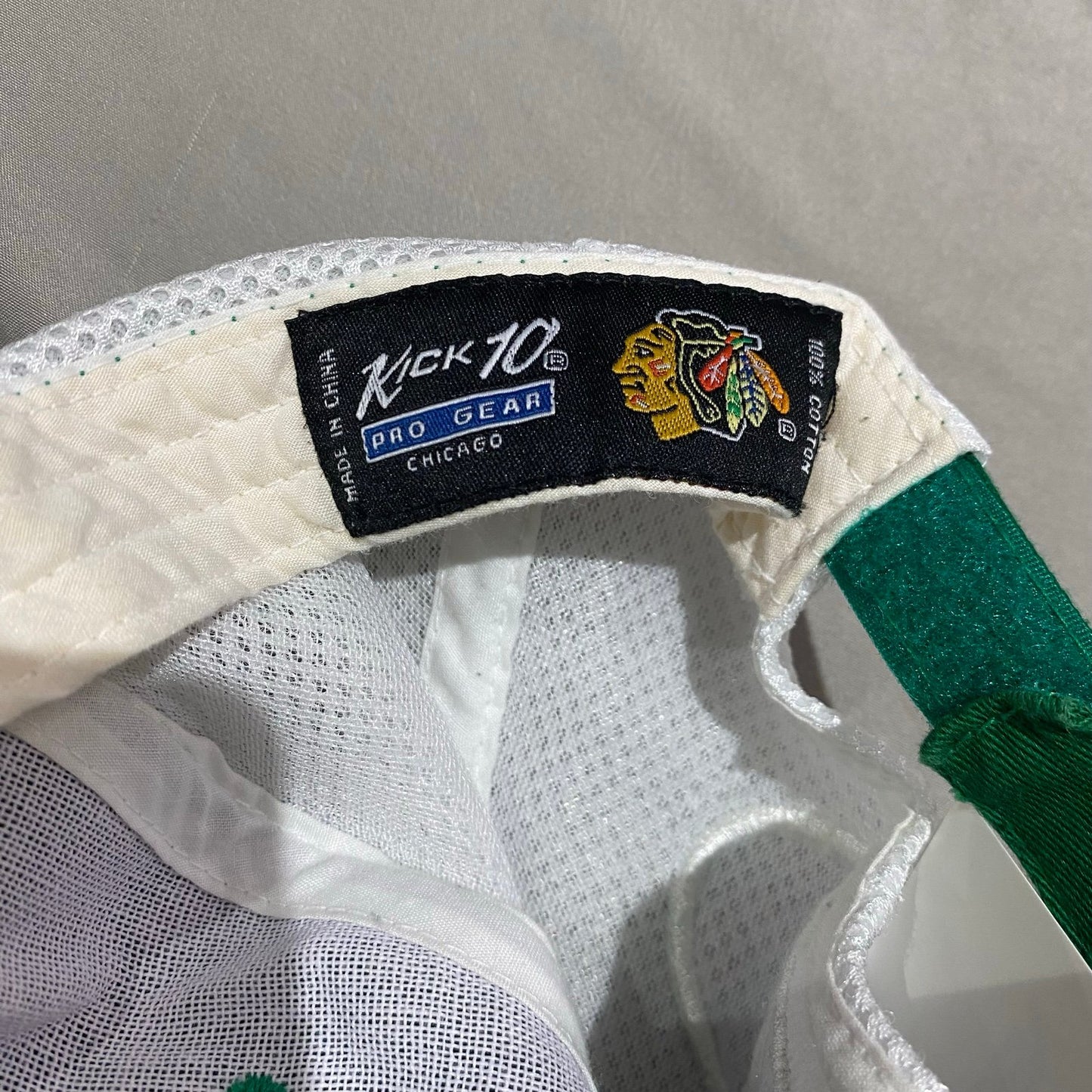 Chicago Blackhawks St. Patricks Green Hat Snapback Mesh Trucker NHL White