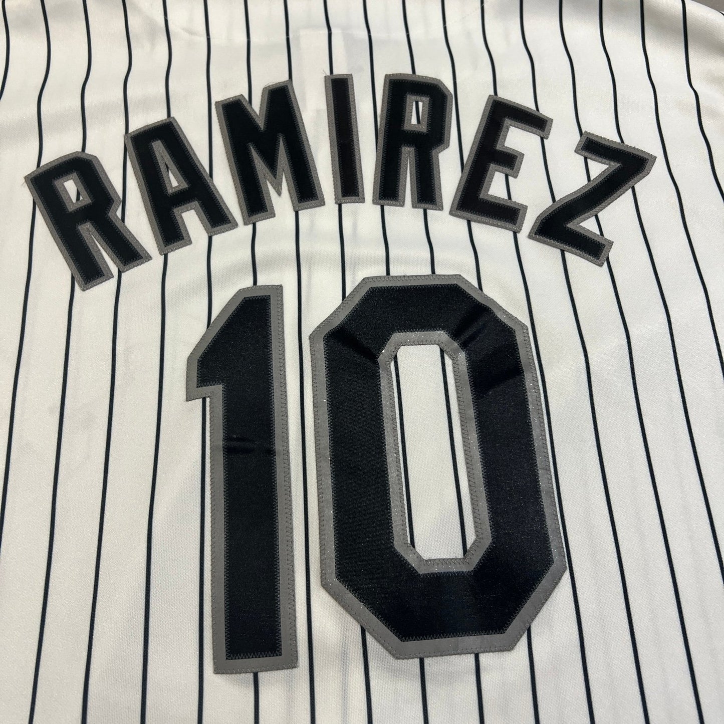 Alexei Ramirez Jersey Chicago White Sox Mens XL Majestic MLB Stitch Sewn White