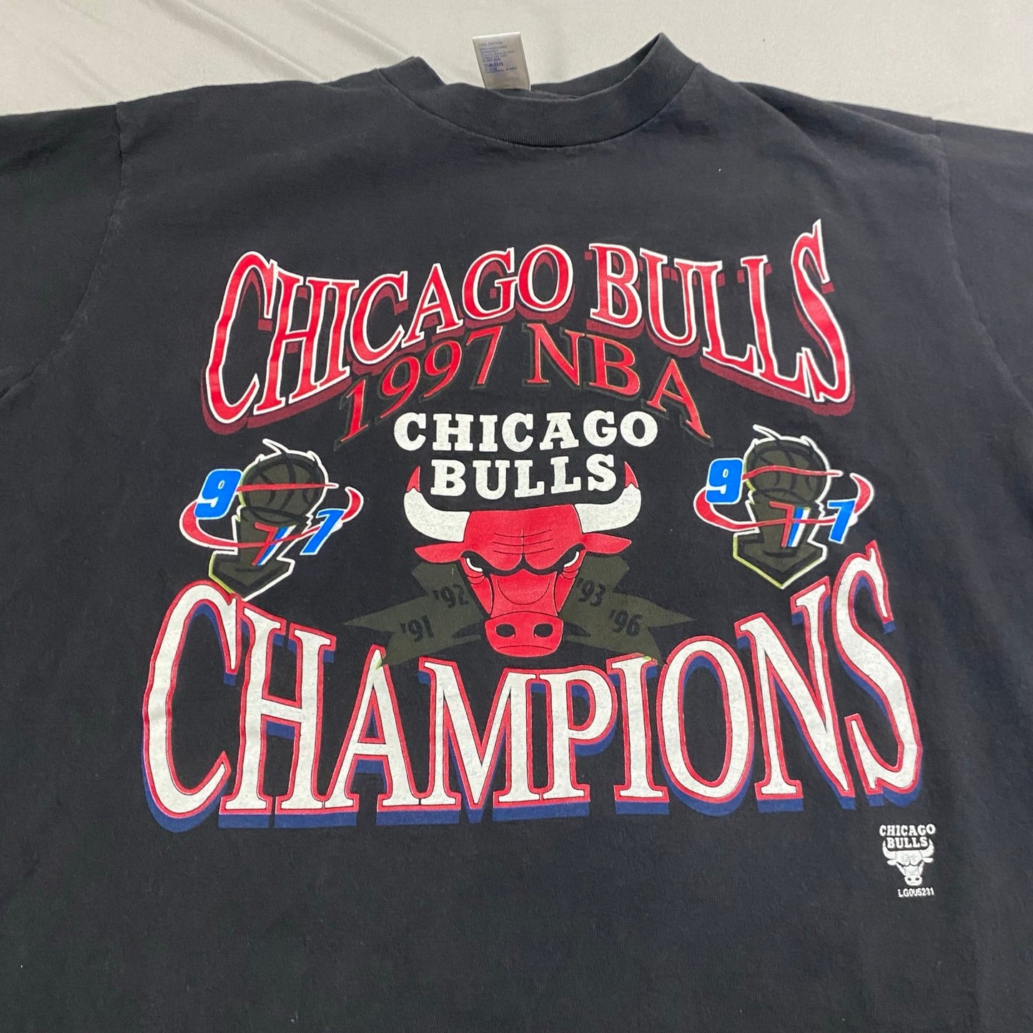 Vintage 1997 Chicago Bulls Shirt Mens XL LOGO 7 Black Short Sleeve Champions NBA