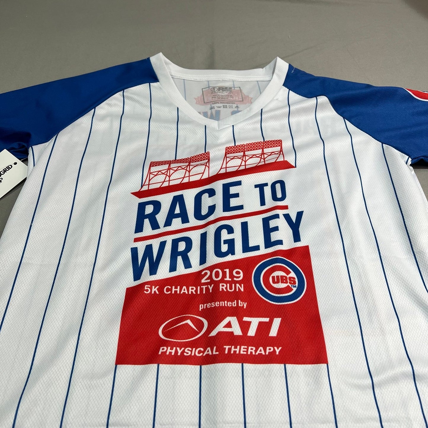 Chicago Cubs Shirt Womans Large Race to Wrigley Field 2019 Short Sleeve MLB