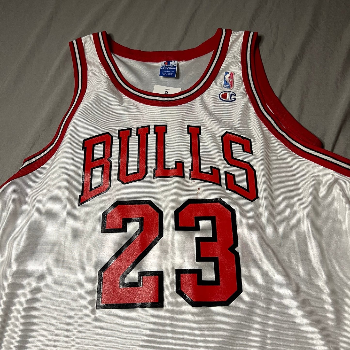 Vintage 90's Michael Jordan Chicago Bulls Jersey Mens 52 Champion White Red NBA